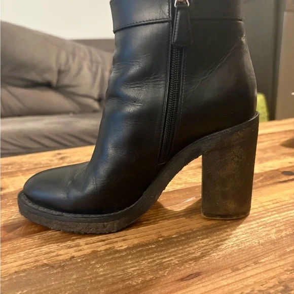 CHANEL Black Leather Heeled Boots with Iconic Chanel Logo. Great condition!! - Picture 3 of 4